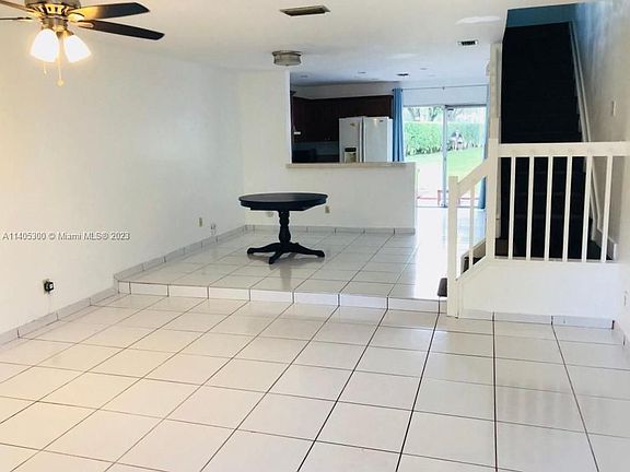 4th image of 2945 N Cambridge Ln