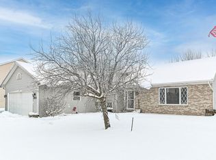 107 Prairie Dr, Walworth, WI 53184