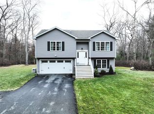 90 Mockingbird Dr, Exeter, RI 02822