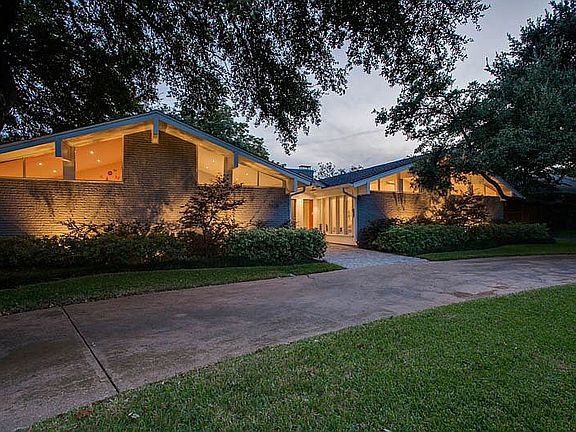 2nd image of 7208 Mimosa Ln