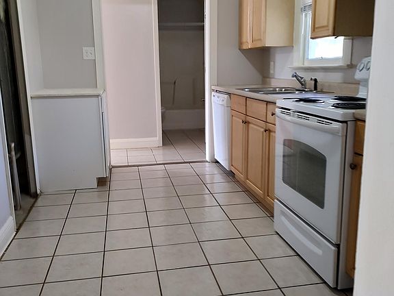2nd image of 1209 Greenway Ave