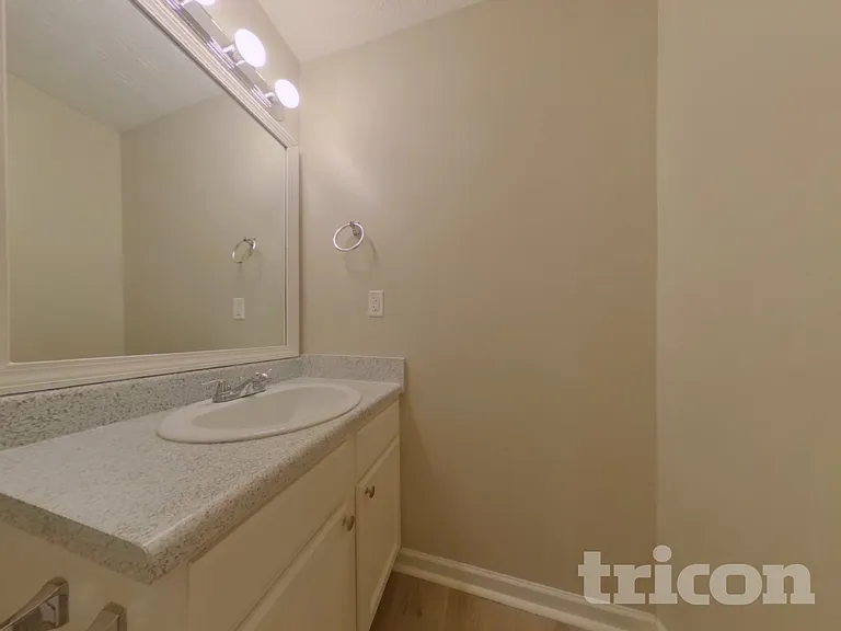 431 Bridgeport Pl — Photo 14