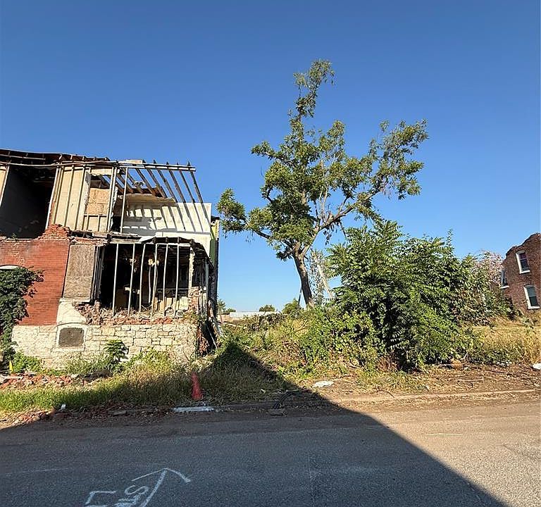 2nd image of 4845 Page Blvd