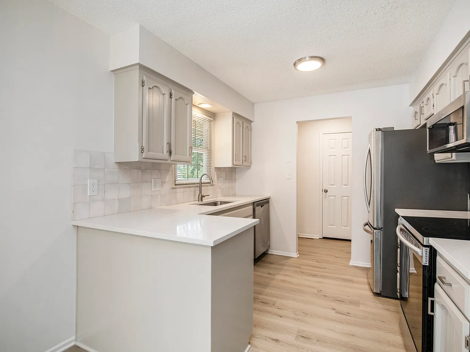 3 bed, 1226 sqft, $2,250 — Photo 3