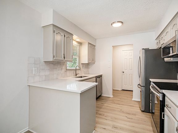 3rd image of 309 SE Brownfield Dr