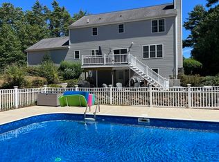 47 Mayflower Ln, Rochester, MA 02770