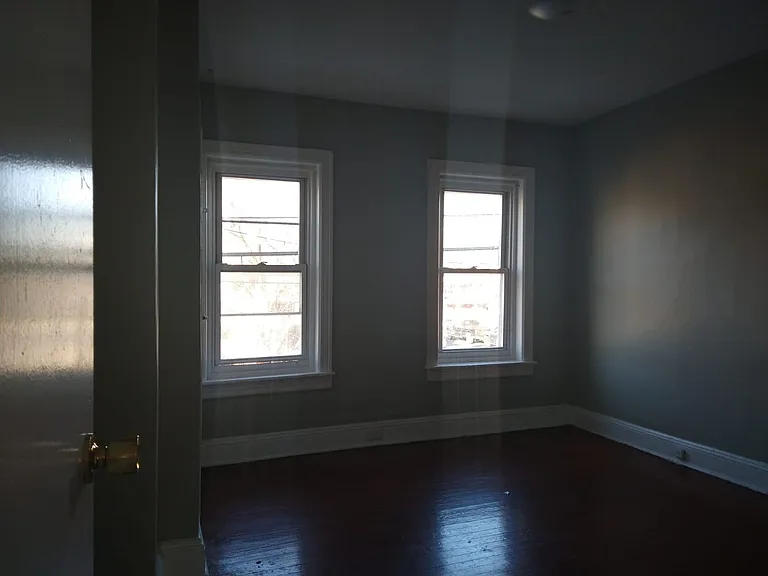 837 Genesee St — Photo 9
