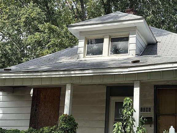3rd image of 1096 W Green St