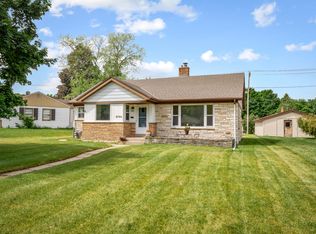 5703 N Witte Ln, Glendale, WI 53209