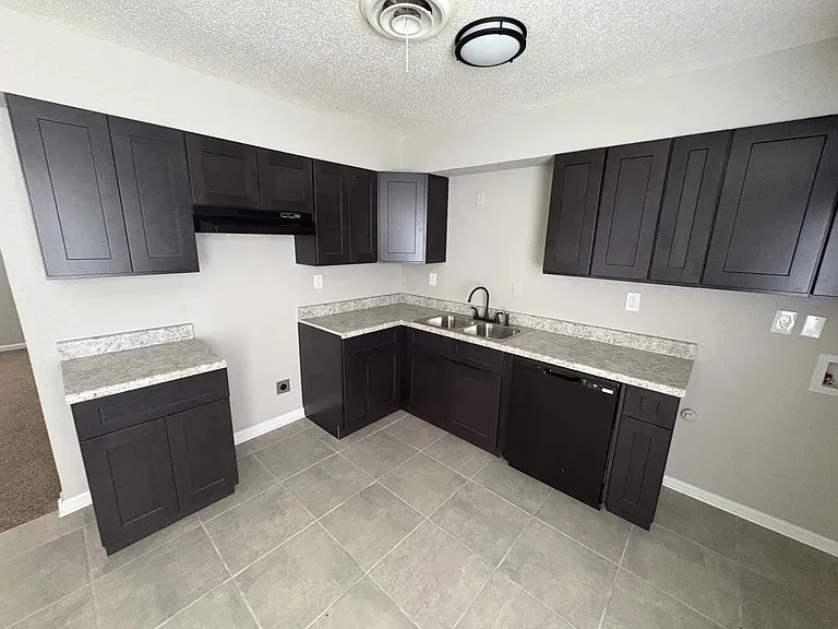 3980 Glenbrook St — Photo 12