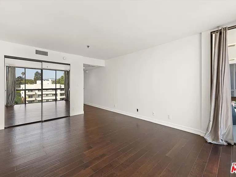 10660 Wilshire Blvd #705 — Photo 22