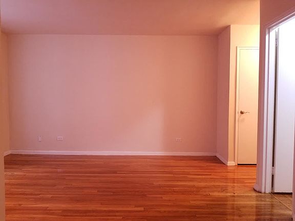 5th image of 3625 Parsons Blvd #489