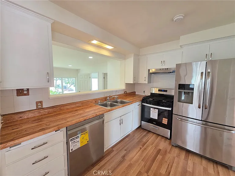 8834 Stansbury Ave — Photo 2