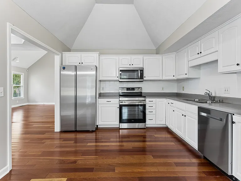 131 Savannah Ridge Dr — Photo 3