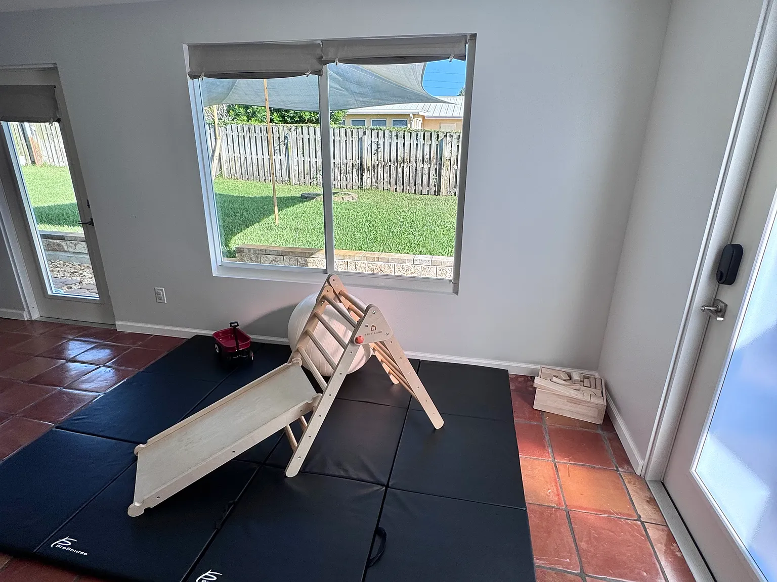 3 bed, 1850 sqft, $3,995 — Photo 4