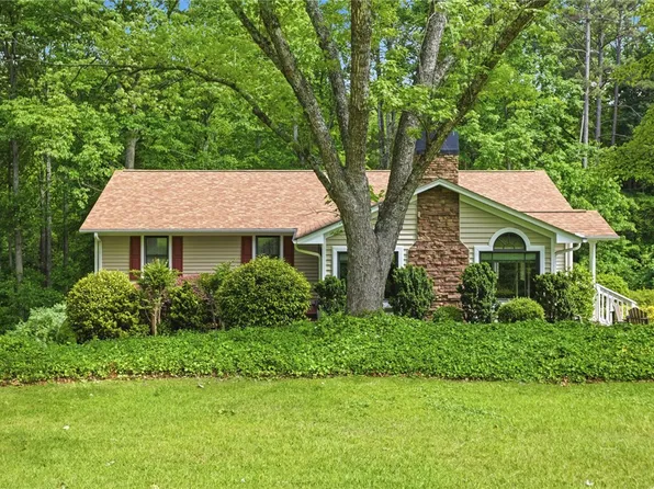 303 Stratford Dr, Seneca, SC 29678