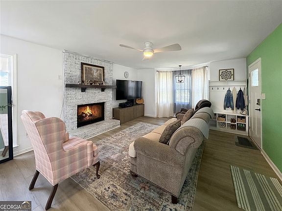 5th image of 2448 Hillboro Cir SW
