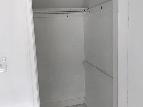 5th image of 1823 Dewey St #S