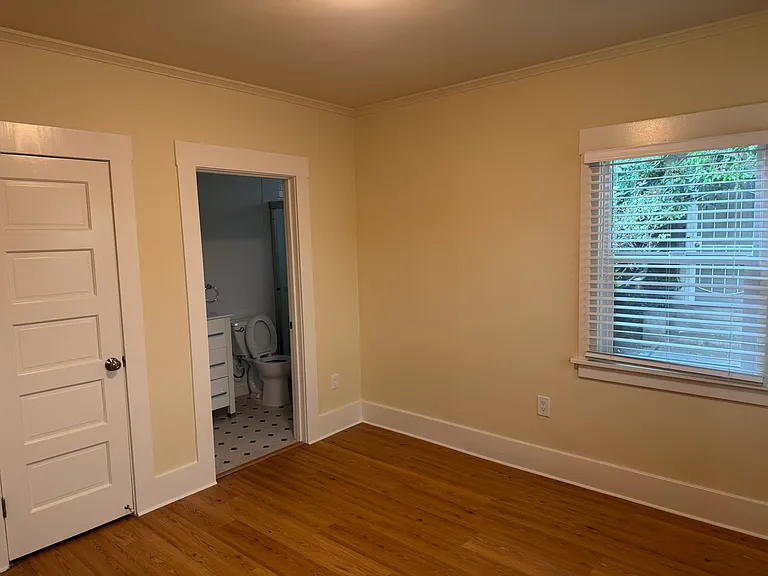 428 N Jackson St — Photo 9