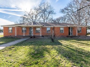 202 N Henry St, Lindale, TX 75771