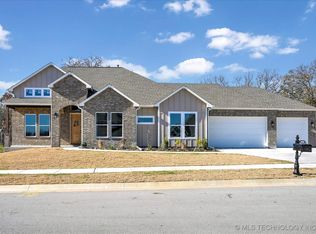 3204 Ridge Ln, Catoosa, OK 74015