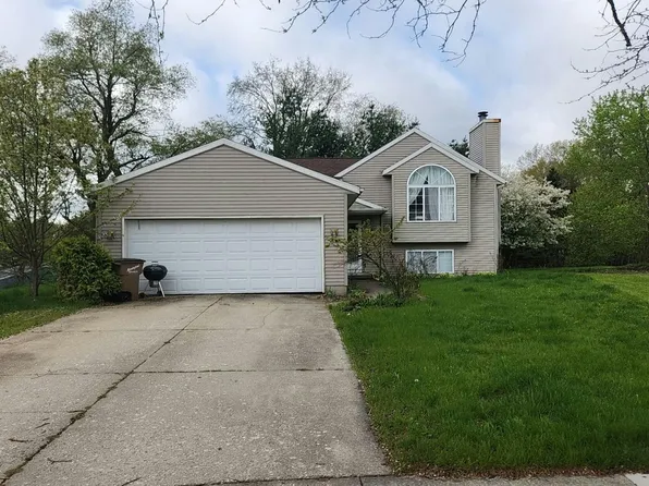 214 Rollingwood Dr, Rockford, MI 49341
