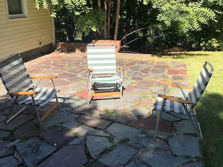151 Sleeping Giant Dr — Photo 2