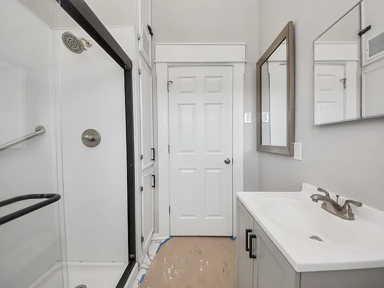 2102 Gray St #1 — Photo 8