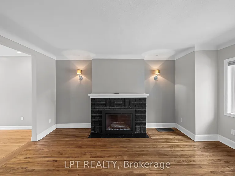 126 Blackburn Ave — Photo 16