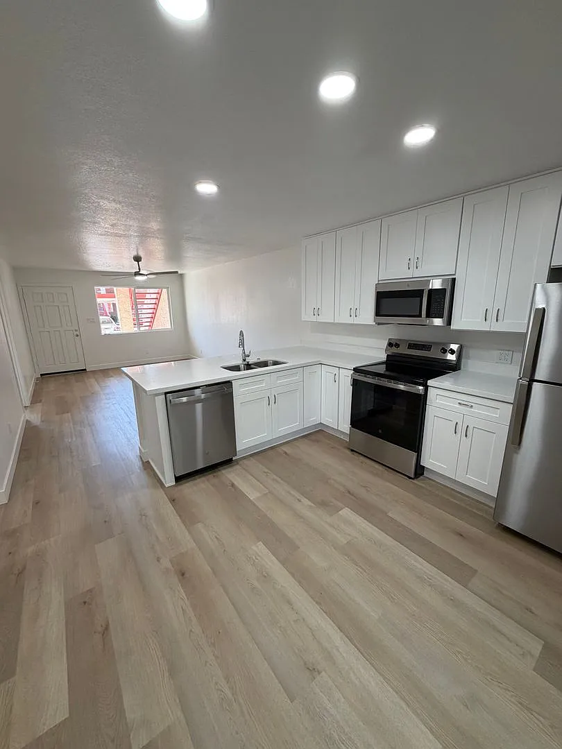 Remodeled 2 bedroom 2 bath close to ASU! — Photo 2
