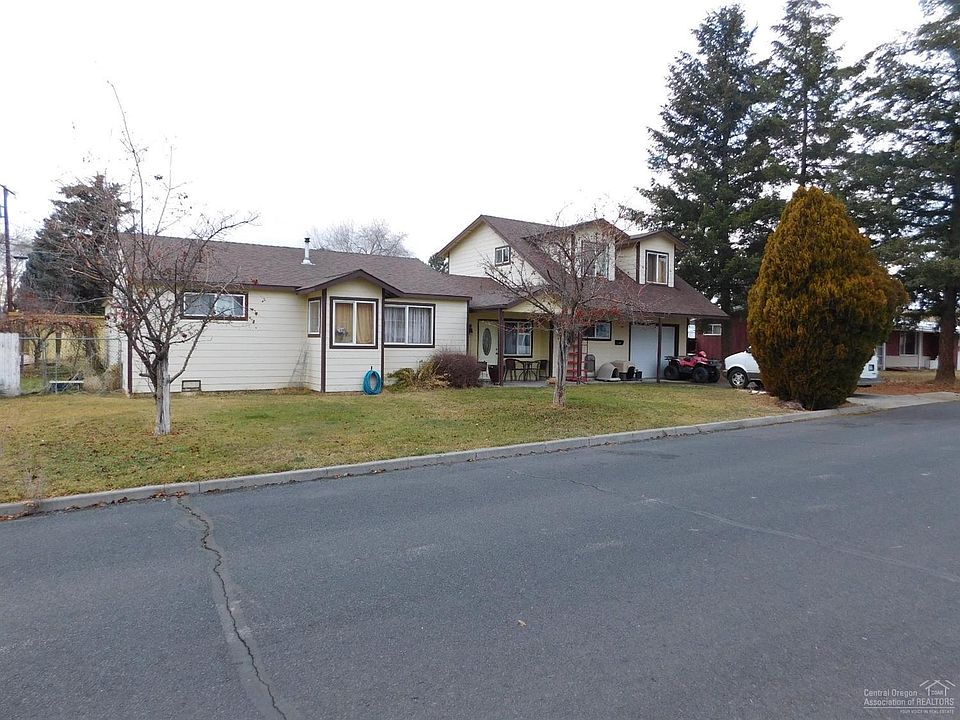 1st image of 1245 NE Hillcrest Ave