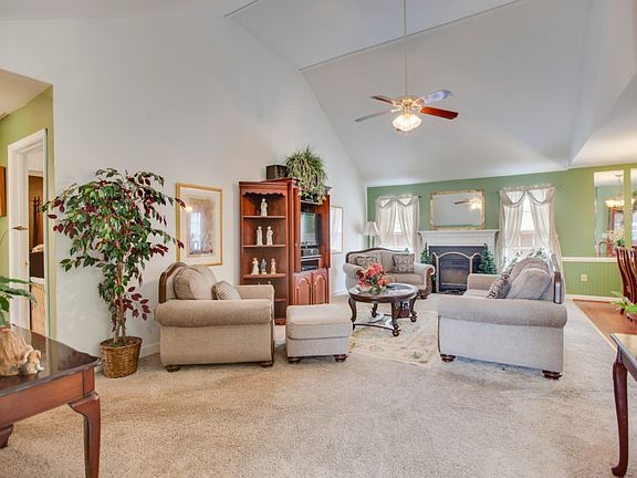 5th image of 349 Roslyn Ct