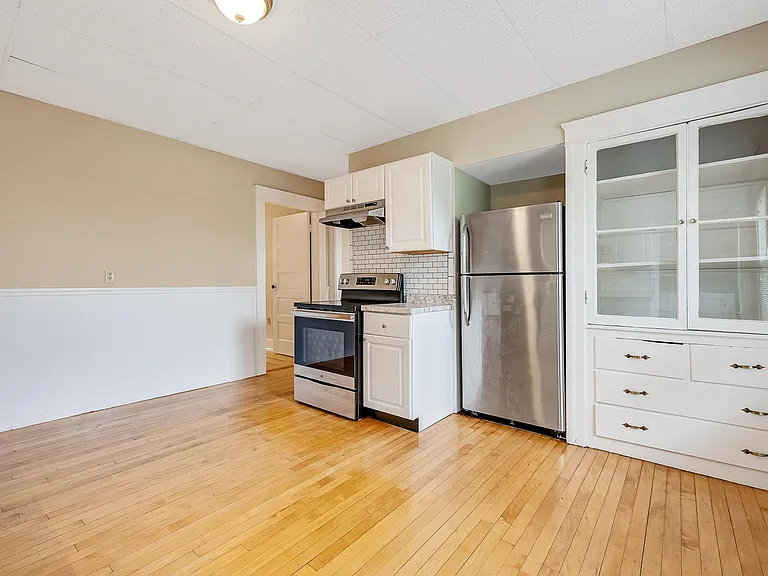 27 Chrome St — Photo 10