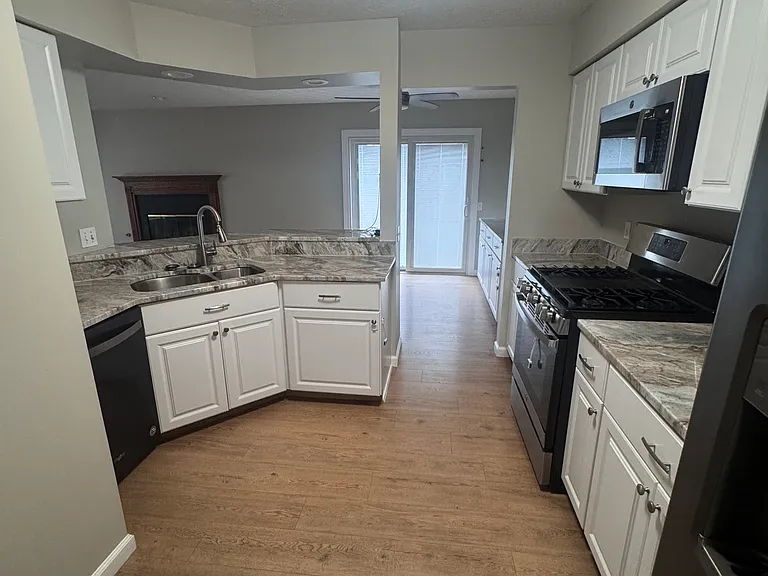 19310 Wheelers Ln #19310 — Photo 2