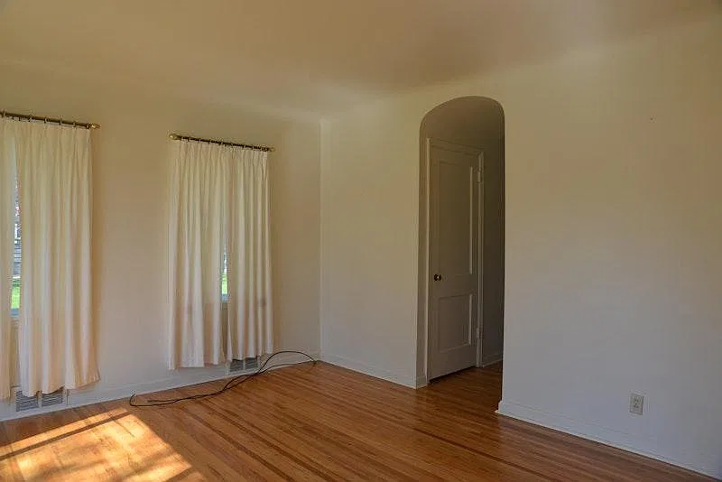 3 bed, 1100 sqft, $2,100 — Photo 2