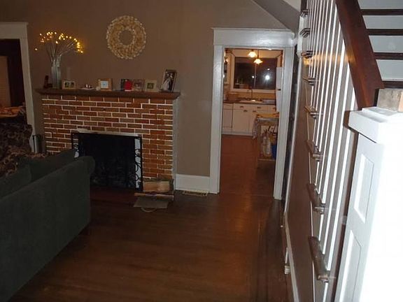 Livingroom to Kitchen