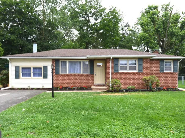 5 Shennys Dr, York, PA 17408