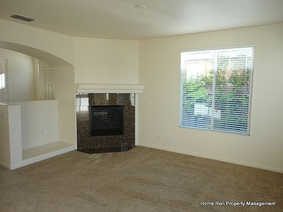 3rd image of 1041 Huntly Dr