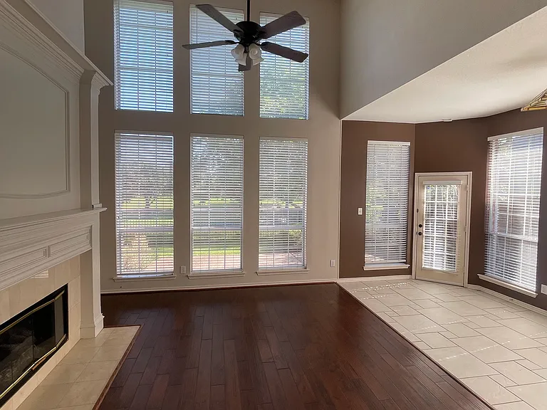 425 Waterside Dr — Photo 4