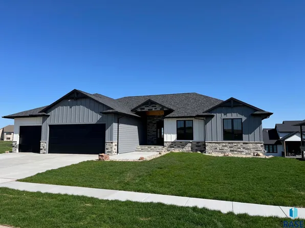 7304 E Misty Knoll Cir, Sioux Falls, SD 57110