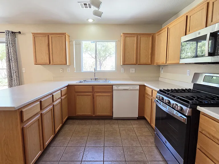 3722 Nestled Oak Ave — Photo 5