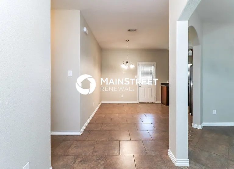 2408 Hawkwood Ct — Photo 3