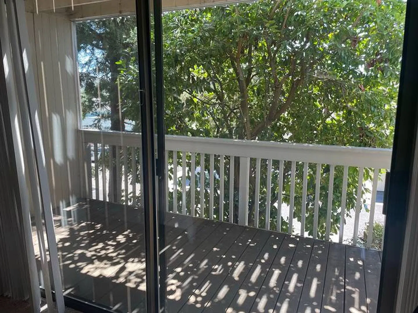 Luxurious Executive Rental with Stunning Views — Photo 4