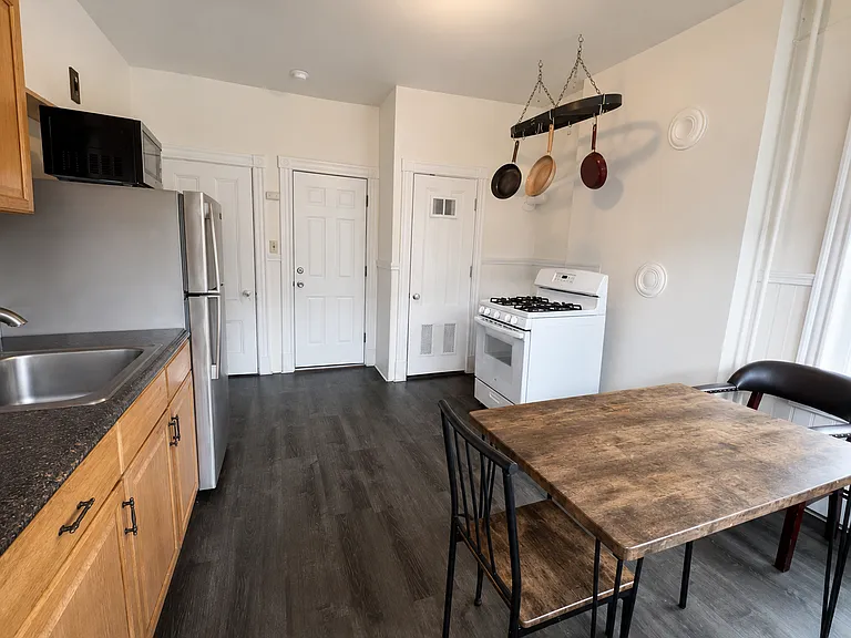 113 Windsor St #4 — Photo 8