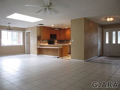 Kitchen/ Family Room