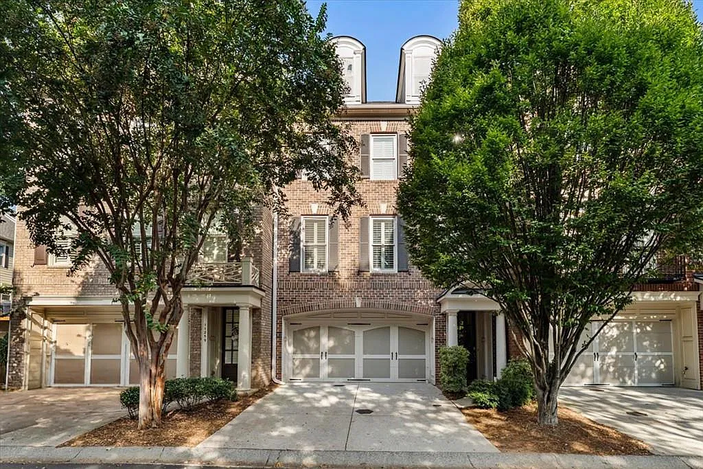 4 bed, 3.5 bath, 3157 sqft, $4,100 — Photo 1