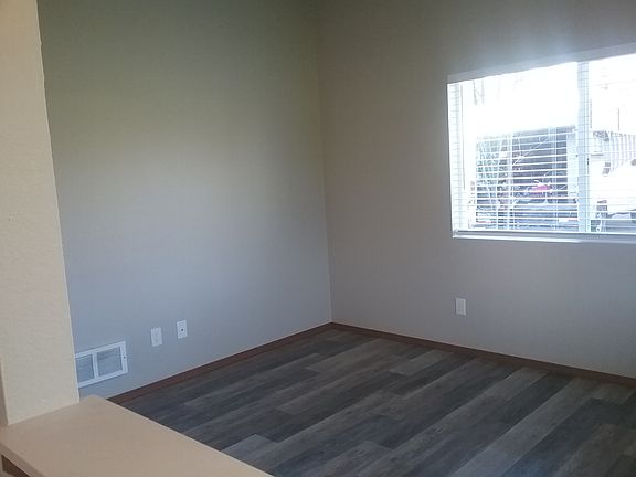 4th image of 815 Hamelin Ln SE