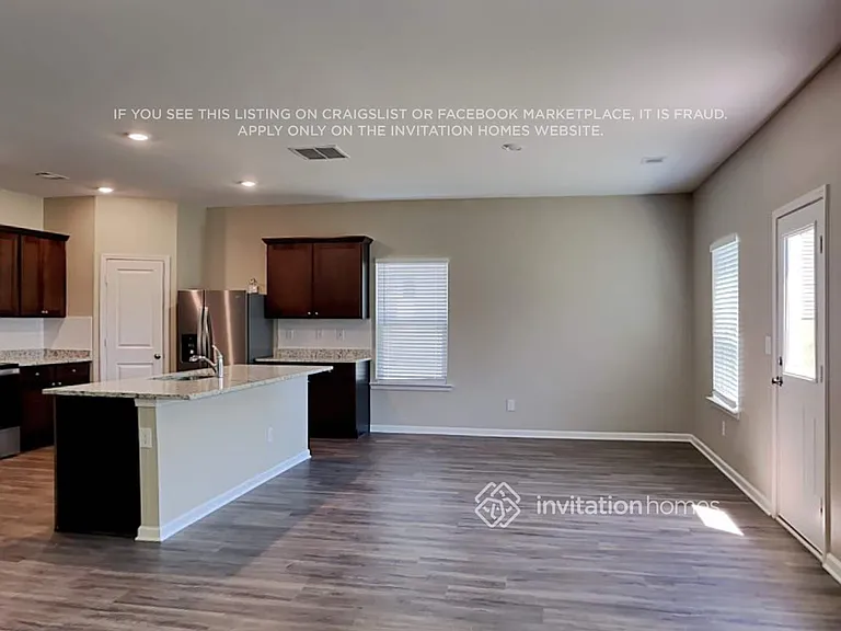 407 Vermeer Ct — Photo 6