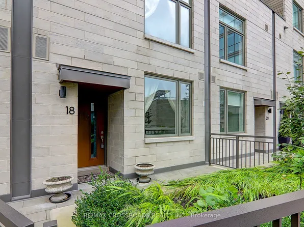 270 Davenport Rd #Townhouse 18, Toronto, ON M5R 0C1