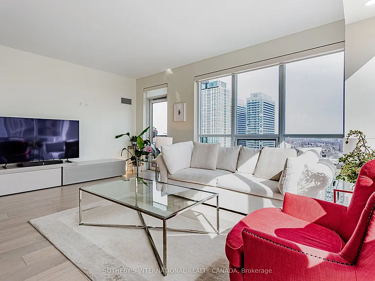 70 Roehampton Ave #2014 — Photo 7